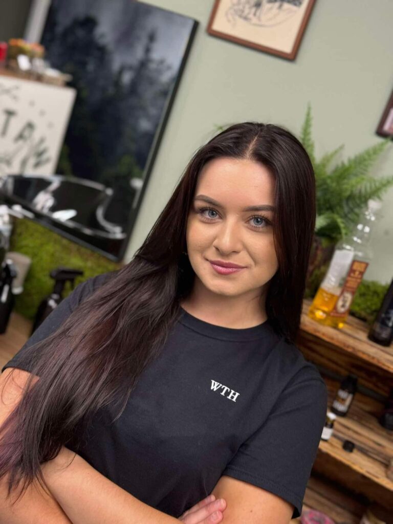 Amelka, wataha, barber shop opole, barber, strzyżenie, strzyżenie opole, brody, golenie brody opole, męskie klimaty, golenie brzytwą, pielęgnacja brody, ścięcie włosów, o nas, poznaj nasz zespół.