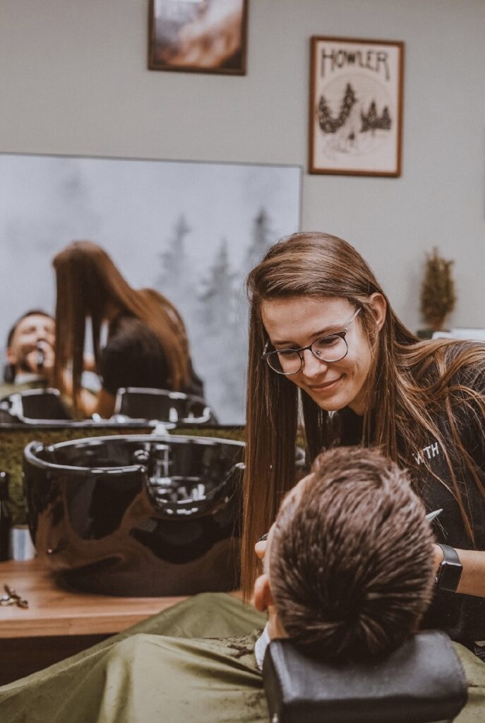 Gosia, wataha, barber shop opole, barber, strzyżenie, strzyżenie opole, brody, golenie brody opole, męskie klimaty, golenie brzytwą, pielęgnacja brody, ścięcie włosów, o nas, poznaj nasz zespół.